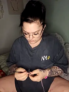 Snapshot of Saucy-Serenity chatting on May 13, 2026, 11:23 pm Saucy-Serenity online show from May 13, 2026, 11:23 pm