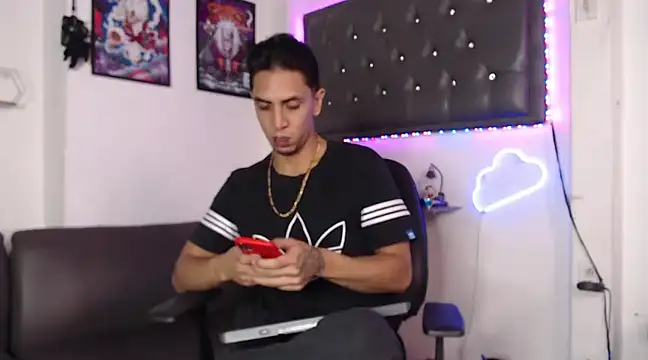 Monkey uchiha777 online show from March 13, 2025, 2:44 pm