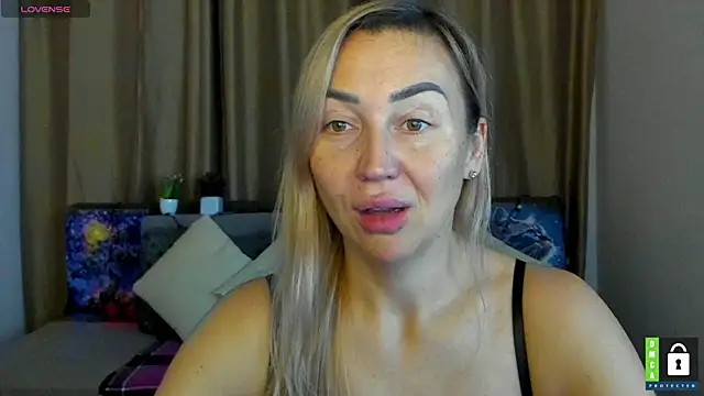 Kiss julli88I online show from December 1, 2025, 6:31 pm