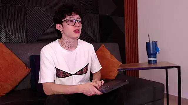 troy rouge online show from March 11, 2025, 7:25 pm