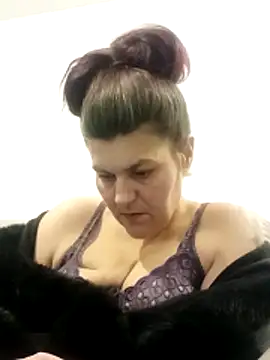 Snapshot of Curvy-Essex-Milf chatting on December 14, 2025, 5:40 pm Curvy-Essex-Milf online show from December 14, 2025, 5:40 pm