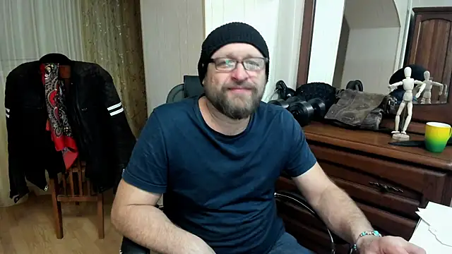 Snapshot of Grandor_M chatting on March 15, 2025, 6:10 pm Grandor M online show from March 15, 2025, 6:10 pm