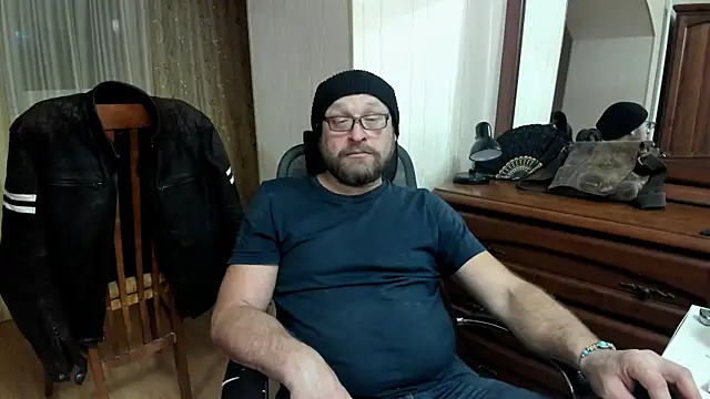 Snapshot of Grandor_M chatting on March 9, 2025, 7:48 pm Grandor M online show from March 9, 2025, 7:48 pm