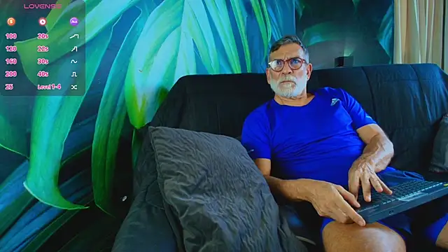 Snapshot of LukeCrews chatting on September 17, 2025, 7:16 pm LukeCrews online show from September 17, 2025, 7:16 pm