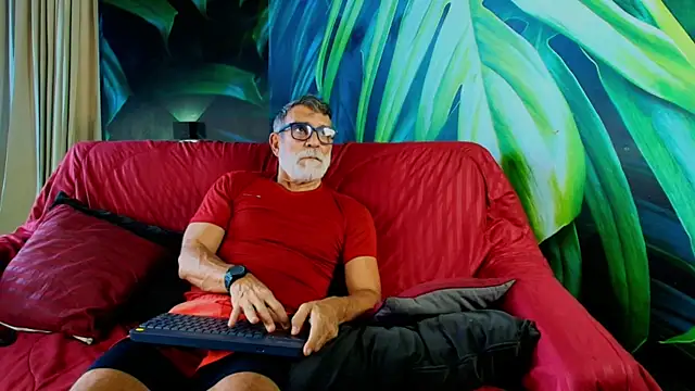Snapshot of LukeCrews chatting on October 1, 2025, 7:29 pm LukeCrews online show from October 1, 2025, 7:29 pm