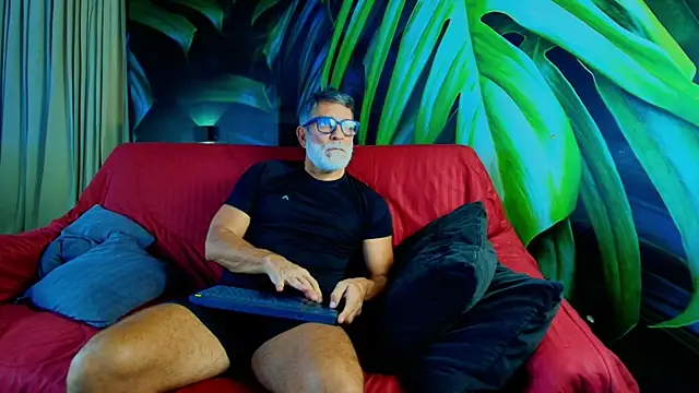 Snapshot of LukeCrews chatting on September 30, 2025, 7:20 pm LukeCrews online show from September 30, 2025, 7:20 pm