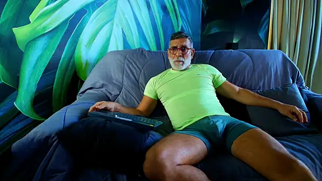 Snapshot of LukeCrews chatting on September 12, 2025, 7:24 pm LukeCrews online show from September 12, 2025, 7:24 pm