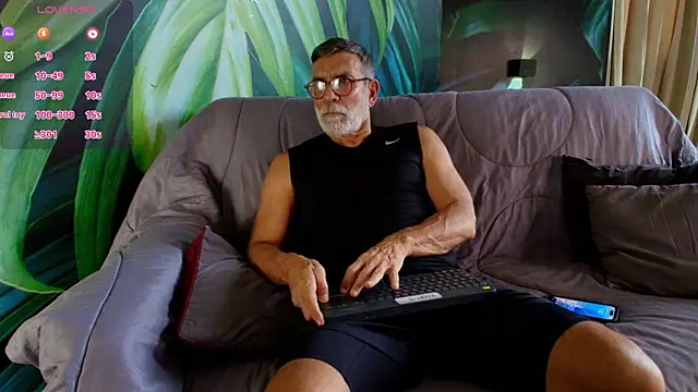 Snapshot of LukeCrews chatting on September 11, 2025, 6:41 pm LukeCrews online show from September 11, 2025, 6:41 pm