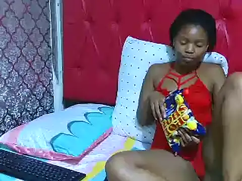 Snapshot of BondiBitch chatting on March 11, 2025, 7:58 pm BondiBitch online show from March 11, 2025, 7:58 pm