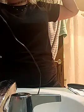 Snapshot of KITTYBOOBOOFUXX chatting on November 18, 2025, 3:10 am KITTYBOOBOOFUXX online show from November 18, 2025, 3:10 am