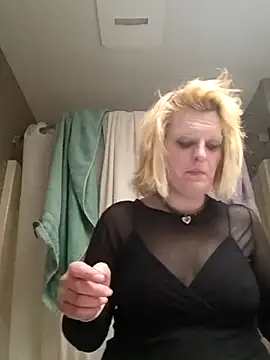 Snapshot of KITTYBOOBOOFUXX chatting on February 17, 2026, 9:28 am KITTYBOOBOOFUXX online show from February 17, 2026, 9:28 am