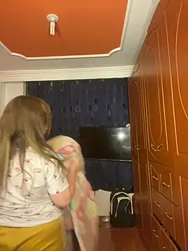 Luna-nevada online show from April 19, 2026, 10:27 am