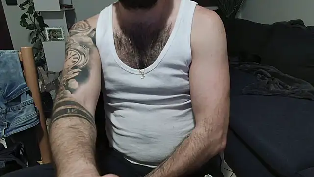 maialinofriuli online show from November 11, 2025, 1:22 am