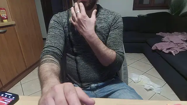 maialinofriuli online show from October 12, 2025, 2:57 am