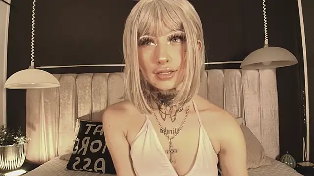 Zhally Dee online show from December 18, 2025, 7:50 pm