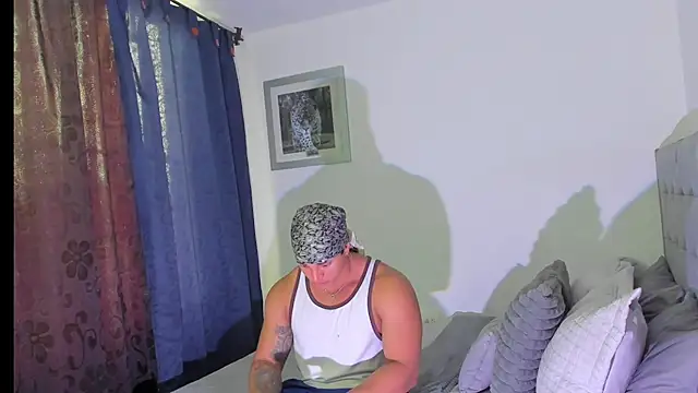 boys blackandwhite online show from November 30, 2025, 9:48 pm