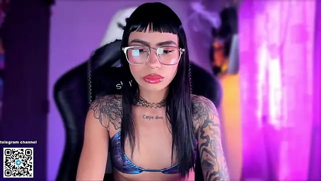 sofiafenty online show from January 14, 2026, 4:43 pm