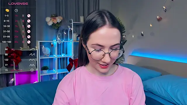 Snapshot of Kira_mindnes chatting on March 20, 2025, 7:57 pm Kira mindnes online show from March 20, 2025, 7:57 pm