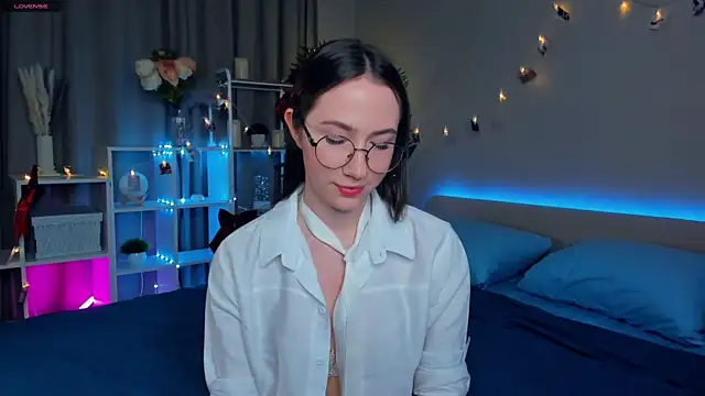 Snapshot of Kira_mindnes chatting on March 6, 2025, 7:21 pm Kira mindnes online show from March 6, 2025, 7:21 pm