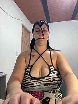 Snapshot of roldanmary chatting on February 11, 2026, 3:39 am roldanmary online show from February 11, 2026, 3:39 am