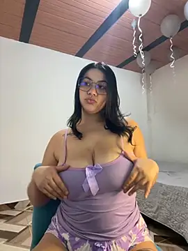 Snapshot of roldanmary chatting on December 5, 2025, 2:10 am roldanmary online show from December 5, 2025, 2:10 am