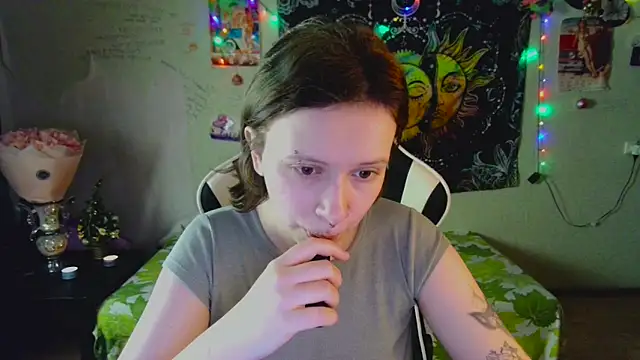 Snapshot of Lil_foxxx chatting on January 13, 2026, 2:43 pm Lil foxxx online show from January 13, 2026, 2:43 pm