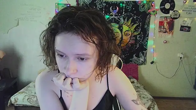 Snapshot of Lil_foxxx chatting on December 23, 2025, 10:47 am Lil foxxx online show from December 23, 2025, 10:47 am