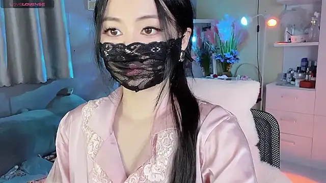 Snapshot of MI_KA22 chatting on March 12, 2025, 2:34 pm MI KA22 online show from March 12, 2025, 2:34 pm