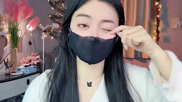 Snapshot of MI_KA22 chatting on November 23, 2025, 3:44 pm MI KA22 online show from November 23, 2025, 3:44 pm