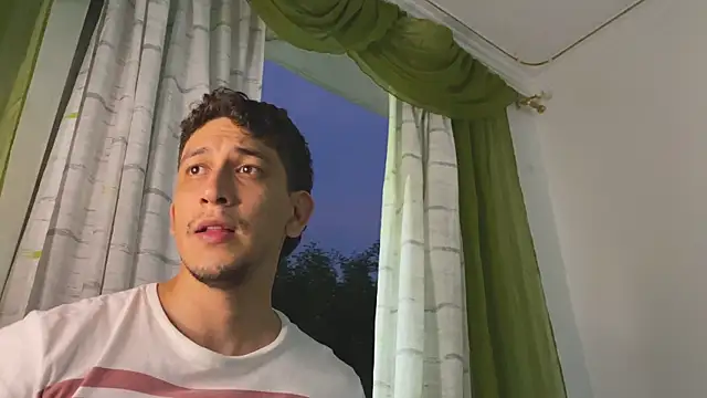 chicoinhibido online show from April 3, 2026, 11:33 pm