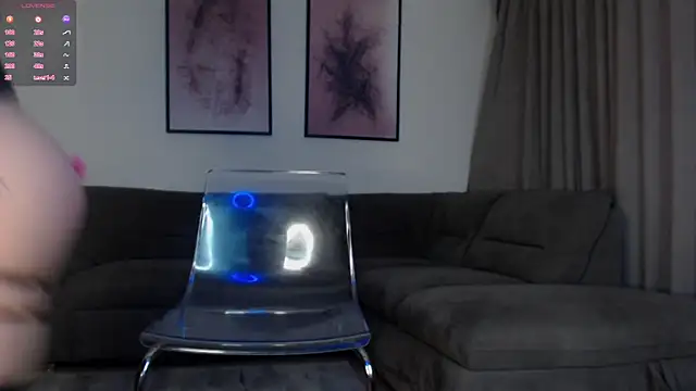 reinakylie online show from November 17, 2025, 2:10 pm