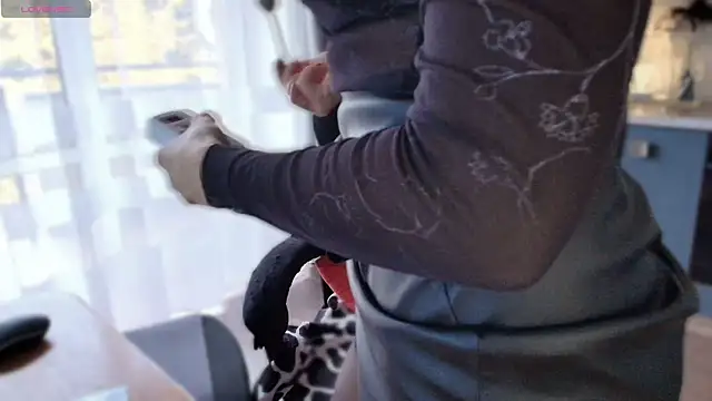 emlana online show from October 16, 2025, 12:13 pm