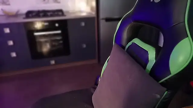 emlana online show from March 22, 2025, 7:20 pm