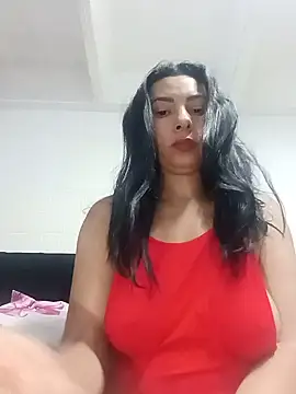 Snapshot of DaphneRosses chatting on July 16, 2026, 2:36 pm DaphneRosses online show from July 16, 2026, 2:36 pm