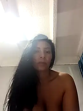 Snapshot of DaphneRosses chatting on December 13, 2025, 8:04 pm DaphneRosses online show from December 13, 2025, 8:04 pm