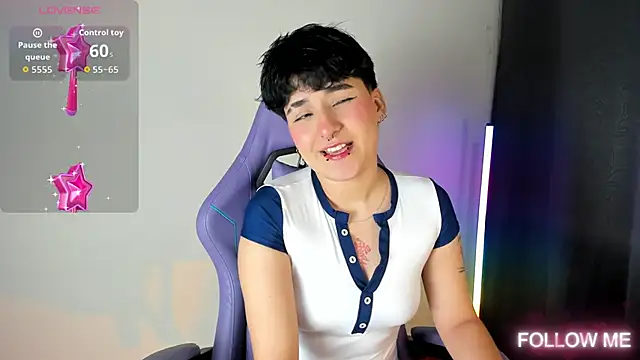 Snapshot of emma_cute7 chatting on December 16, 2025, 3:33 am emma cute7 online show from December 16, 2025, 3:33 am