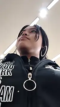 bella warzon online show from February 17, 2026, 3:42 pm