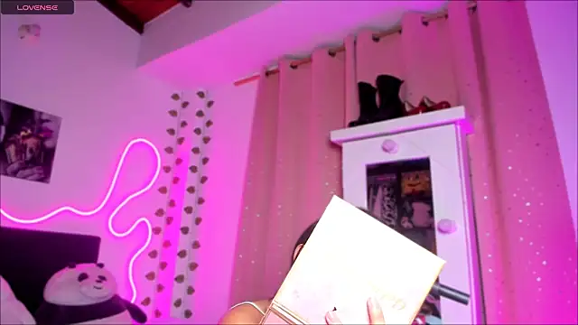 Snapshot of Vickysth chatting on October 22, 2025, 10:41 pm Vickysth online show from October 22, 2025, 10:41 pm