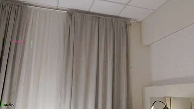 Snapshot of NikaDines chatting on February 24, 2026, 4:35 am NikaDines online show from February 24, 2026, 4:35 am