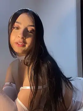 MagieeThomson online show from October 6, 2025, 10:54 pm