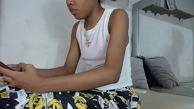 willow smitt online show from November 6, 2025, 12:20 pm