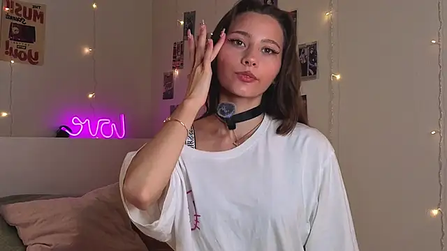 Snapshot of EditaBails chatting on September 17, 2025, 6:32 pm EditaBails online show from September 17, 2025, 6:32 pm