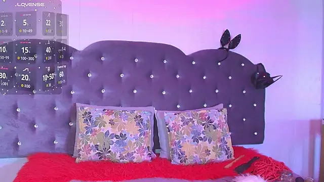 Lia Valmont online show from November 20, 2025, 12:17 pm