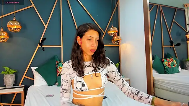 Lia Valmont online show from March 7, 2026, 3:50 pm