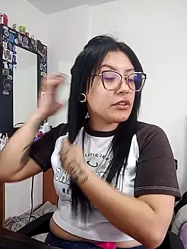 Snapshot of DaniPoison chatting on November 21, 2025, 9:58 pm DaniPoison online show from November 21, 2025, 9:58 pm