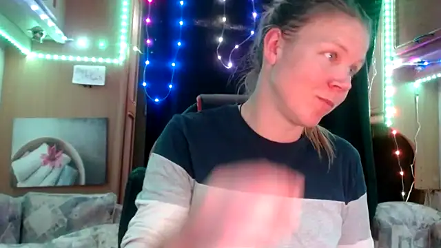 CallMeMaria online show from February 14, 2025, 4:31 pm