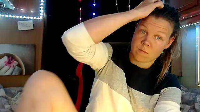 CallMeMaria online show from March 9, 2025, 3:16 pm