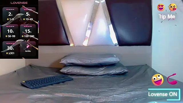 Snapshot of alexsandra_kiss chatting on December 2, 2025, 11:23 am alexsandra kiss online show from December 2, 2025, 11:23 am