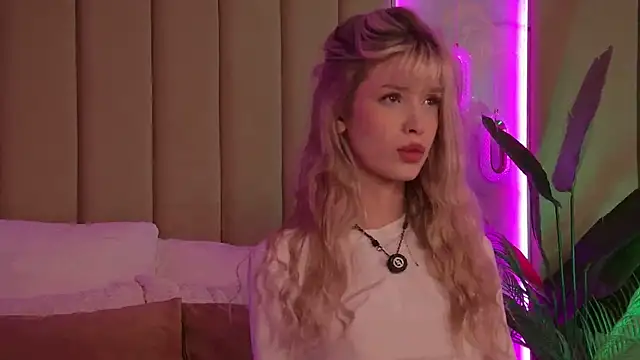 BellaSecrett online show from November 26, 2025, 3:50 am