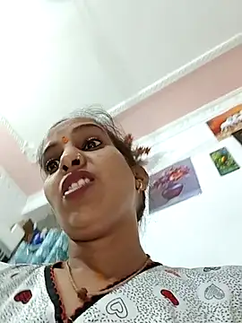 Snapshot of Hotty-Nidhi chatting on June 5, 2026, 6:52 am Hotty-Nidhi online show from June 5, 2026, 6:52 am